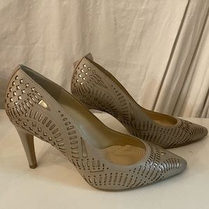 Carlo Rossetti leather  beige cutout pumps size 7.5 NWT